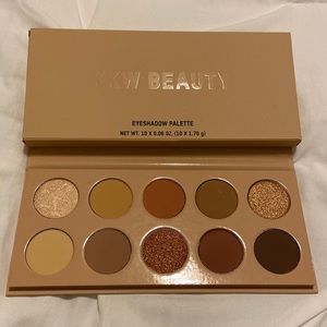 KKW Beauty - Classic Eyeshadow Palette 🤎